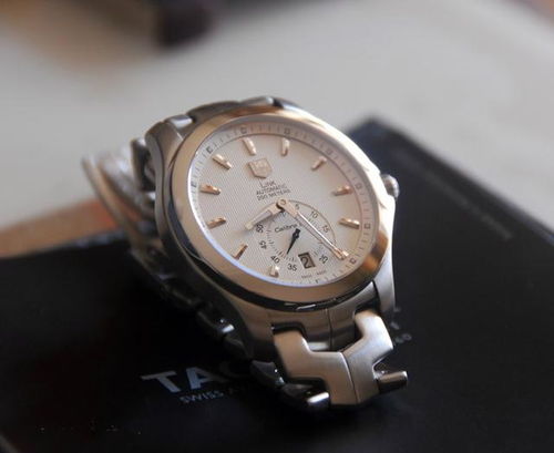 豪爽川表友 一萬多豪雅腕表被劃傷，寬容化解銷售風(fēng)波